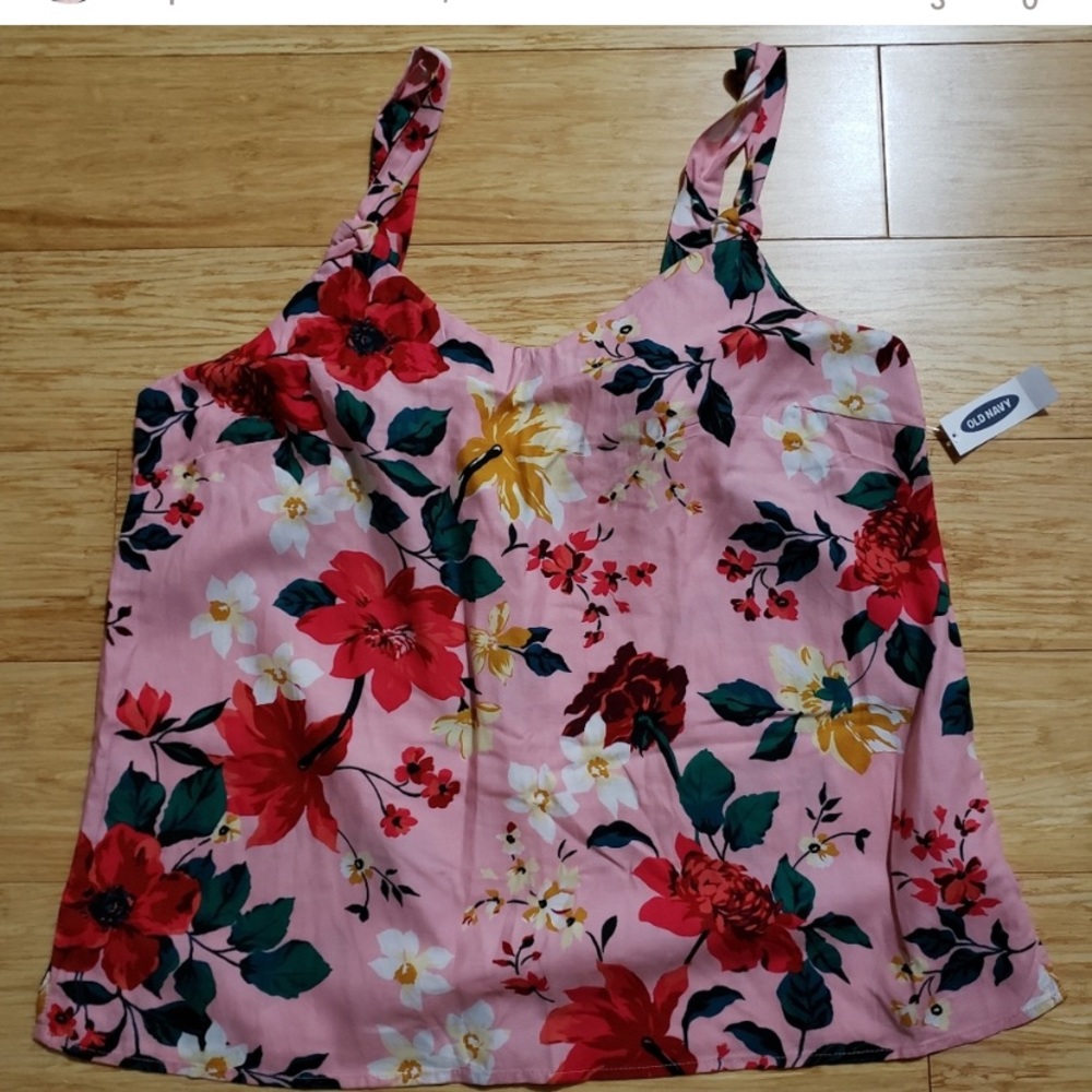 Size L once worn Old Navy Tank 5/$35 Tops